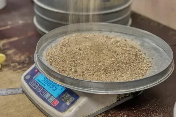 Análisis Granulométrico (Tamices + Hidrómetro) en Osorno: Caracterización Precisa de Suelos Volcánicos